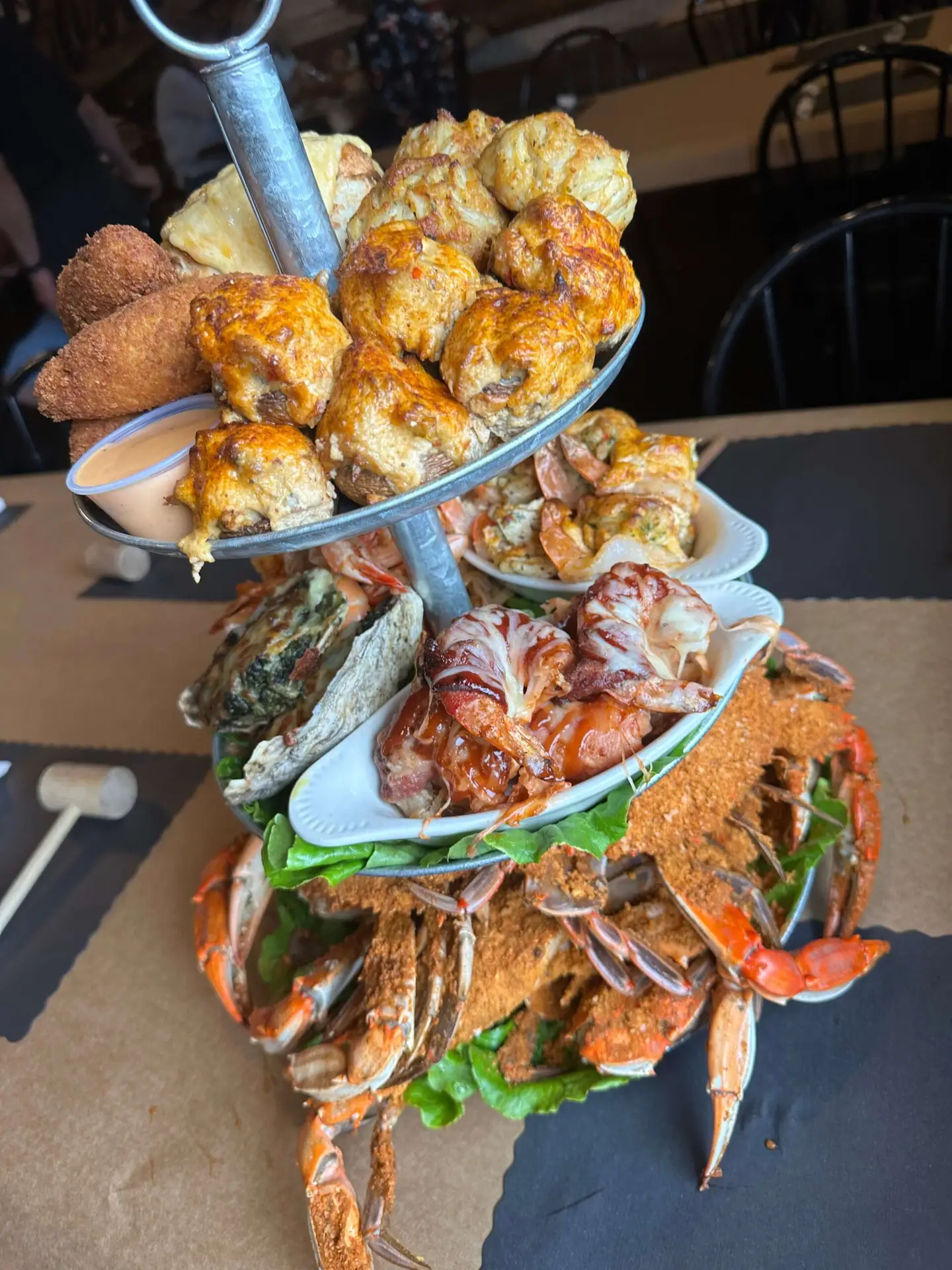Costas Inn - Crab Tower