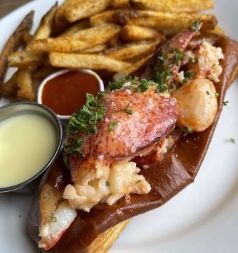 Thames Street Oyster House - Lobster Roll